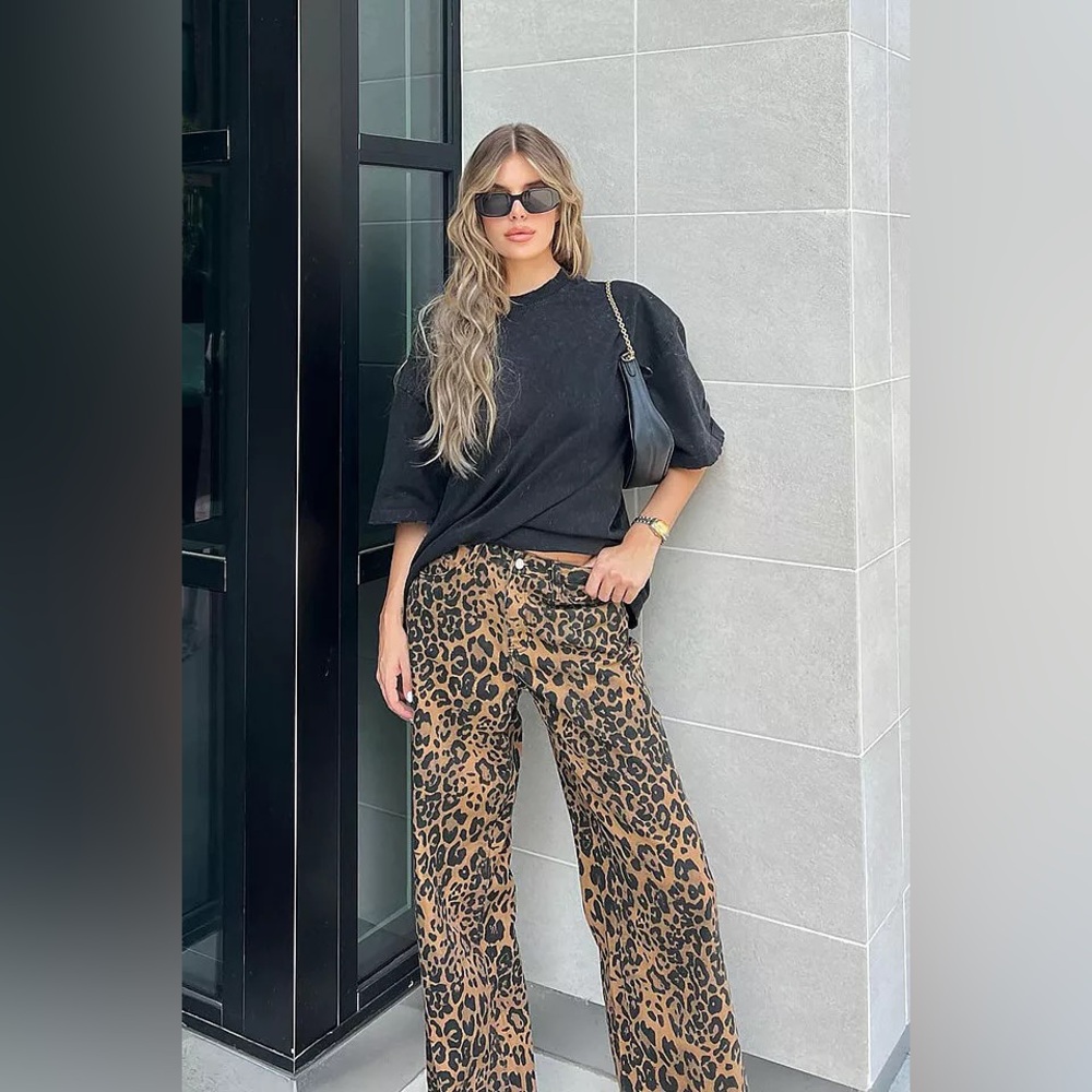 Leopard / Cheetah Print Wide Leg Jeans sz 9 / 30 “